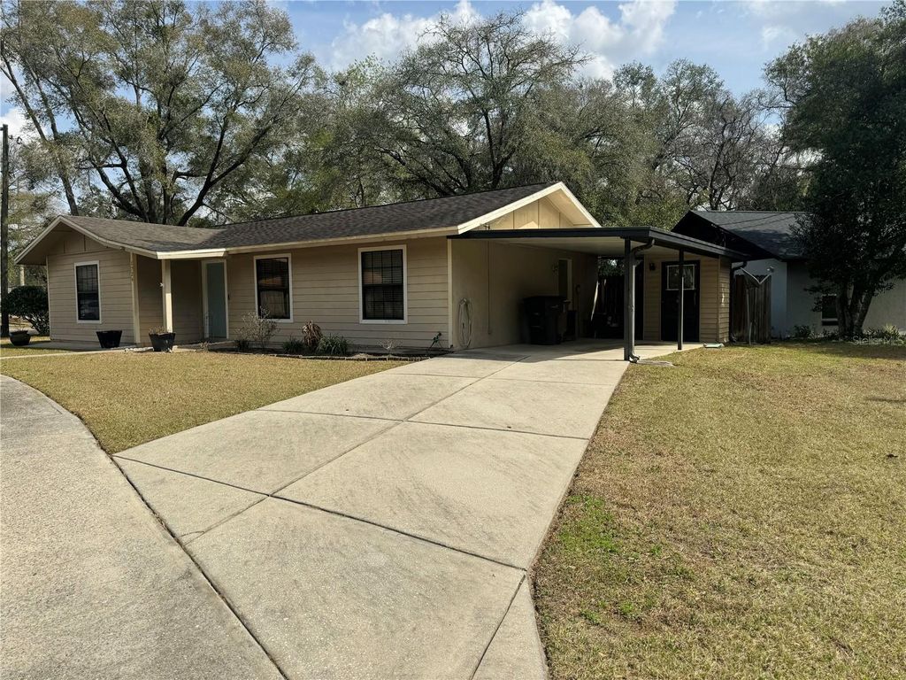 Photo of 1724 NE 30th Street, Ocala, FL 34479 (MLS # OM719412)