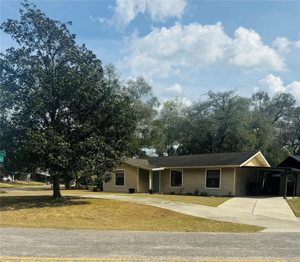 Photo of 1724 NE 30th Street, Ocala, FL 34479 (MLS # OM719412)