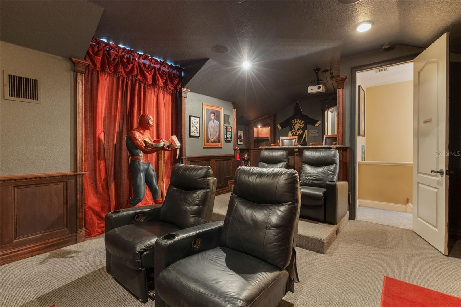 HEATHROW COUNTRY ESTATE - Residential