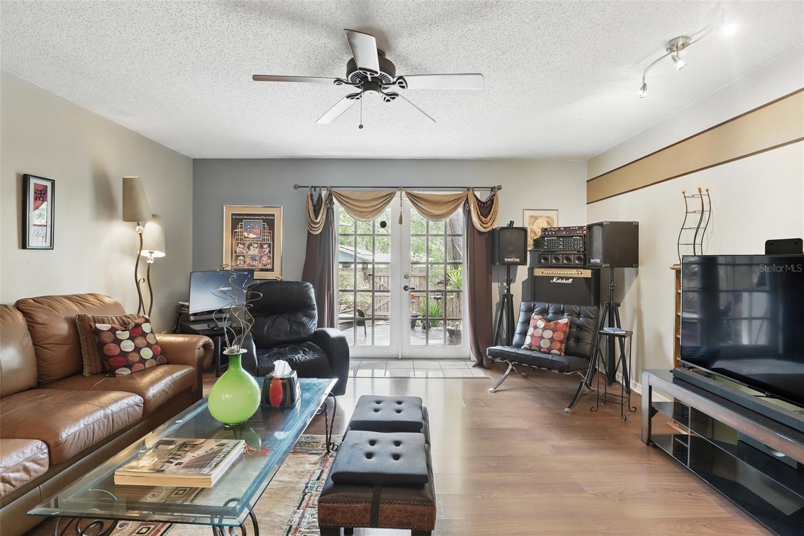 VINEYARD CONDO PH 03 - Residential