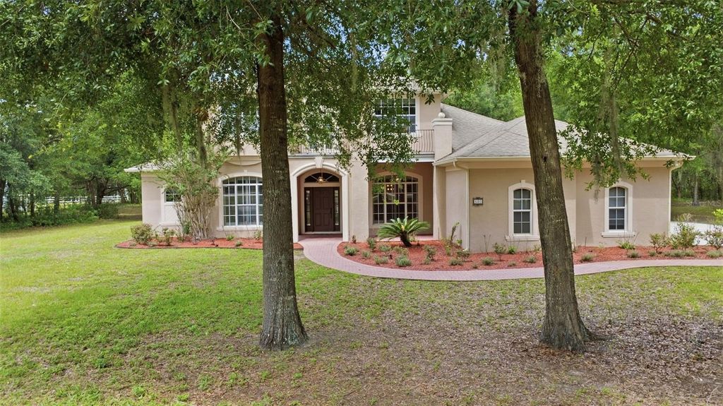 Photo of 530 N Blue Lake Avenue, Deland, FL 32724 (MLS # V4949136)