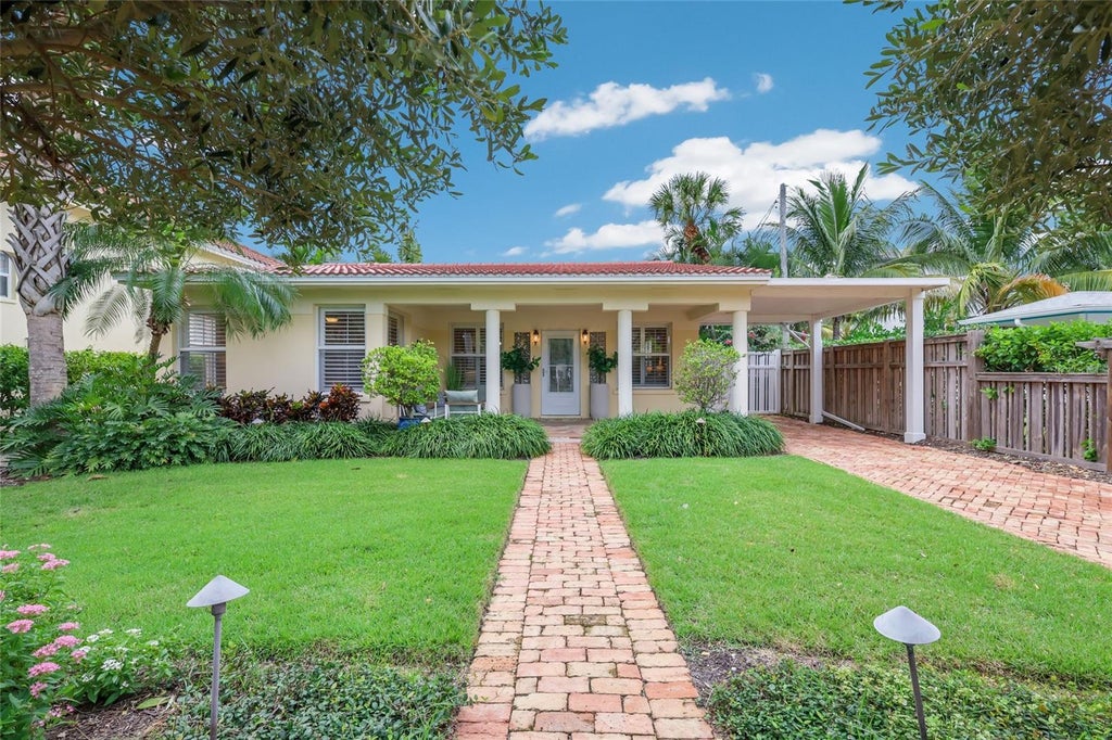 Photo of 128 S Washington Drive, Sarasota, FL 34236 (MLS # A4710169)