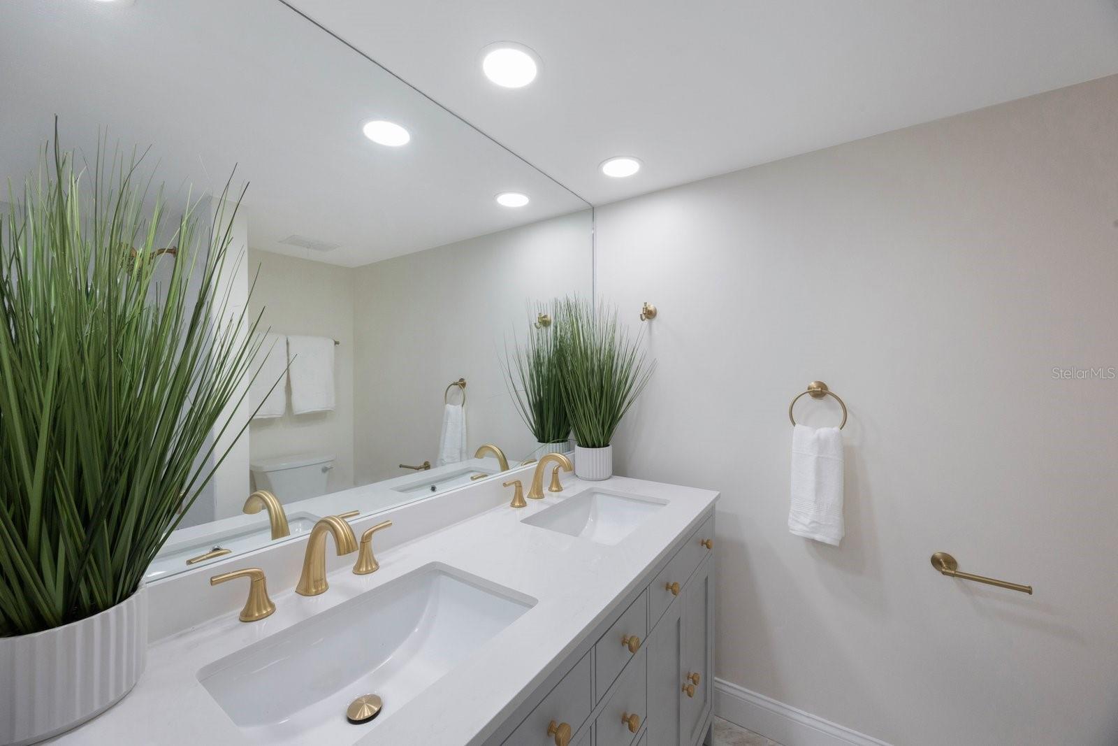 BAY ISLAND GROUP 1 - Residential Lease