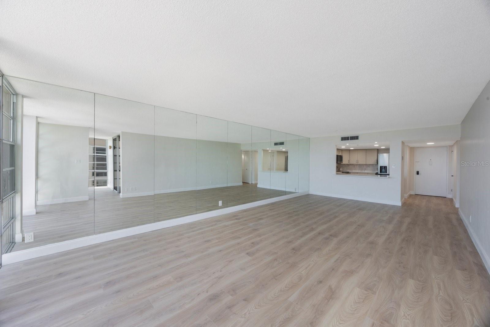 7400 SUN ISLAND DRIVE S 806