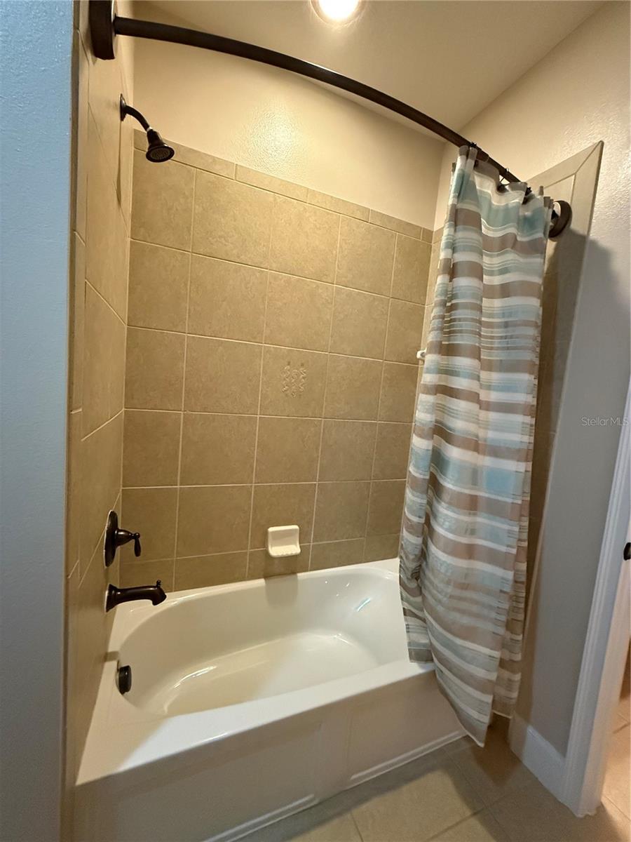 OAKMONT PH 01 - Residential Lease