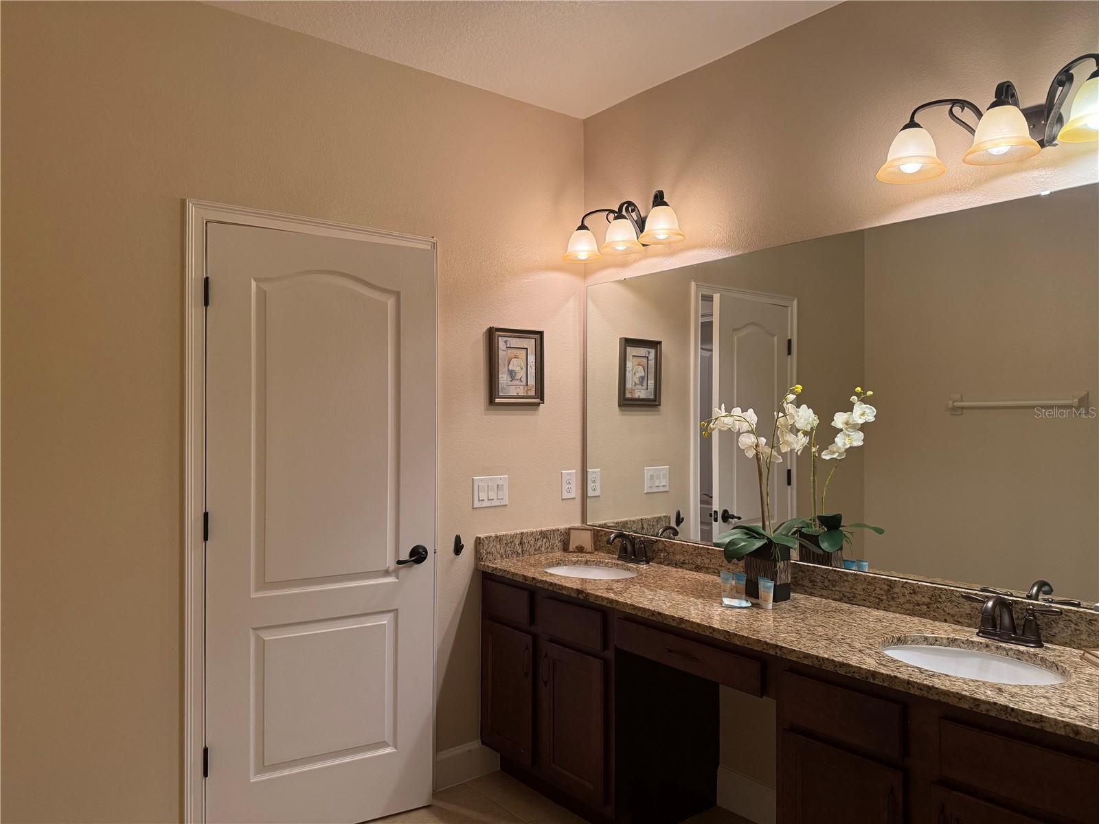 Welcome to 4353 Acorn Court, a beautifully designed 6-bedroom, 3-bathroom single-family home located in the rapidly growing community of Davenport, FL. Polk County continues to expand at an incredible pace, making this property not only a comfortable residence but also a smart long-term choice.
This home offers an inviting open floor plan with bright living and dining areas, ideal for both family life and entertaining guests. The kitchen is equipped with modern appliances, ample storage, and a breakfast bar that flows seamlessly into the main living space. The generously sized bedrooms provide flexibility for large households, home offices, or visiting guests, while the primary suite offers a private retreat with its own en-suite bathroom and walk-in closet.
Step outside to enjoy a private backyard—perfect for relaxing evenings or weekend gatherings. A two-car garage and in-home laundry add everyday convenience.
Located just minutes from world-famous theme parks, top-rated restaurants, shopping, and with easy access to downtown Orlando, this home combines comfort, luxury, and unbeatable location.
4353 Acorn Court offers the space your family needs today, with the benefit of being in one of Florida’s fastest-growing regions.