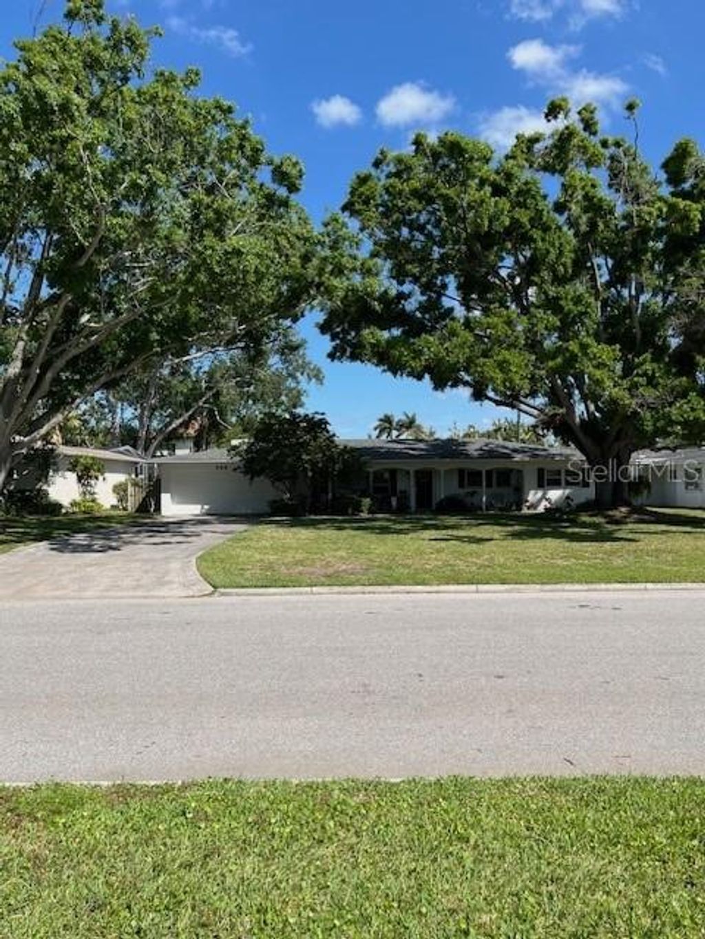 Photo of 568 W Davis Boulevard, Tampa, FL 33606 (MLS # TB8371084)