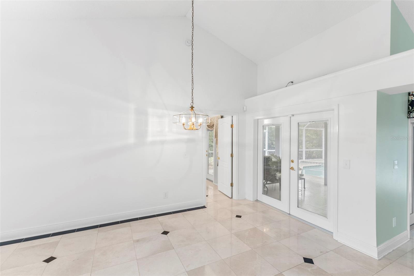 STRATFORD - Residential