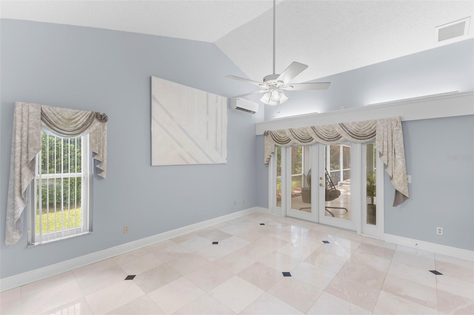 STRATFORD - Residential