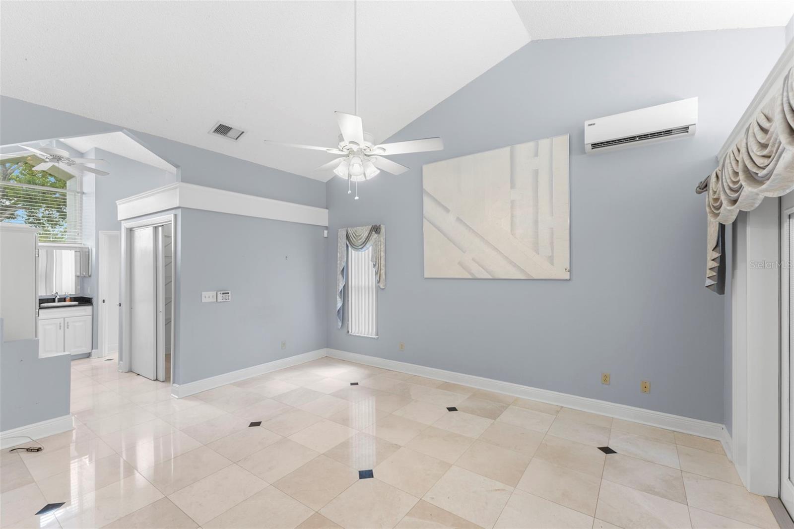 STRATFORD - Residential