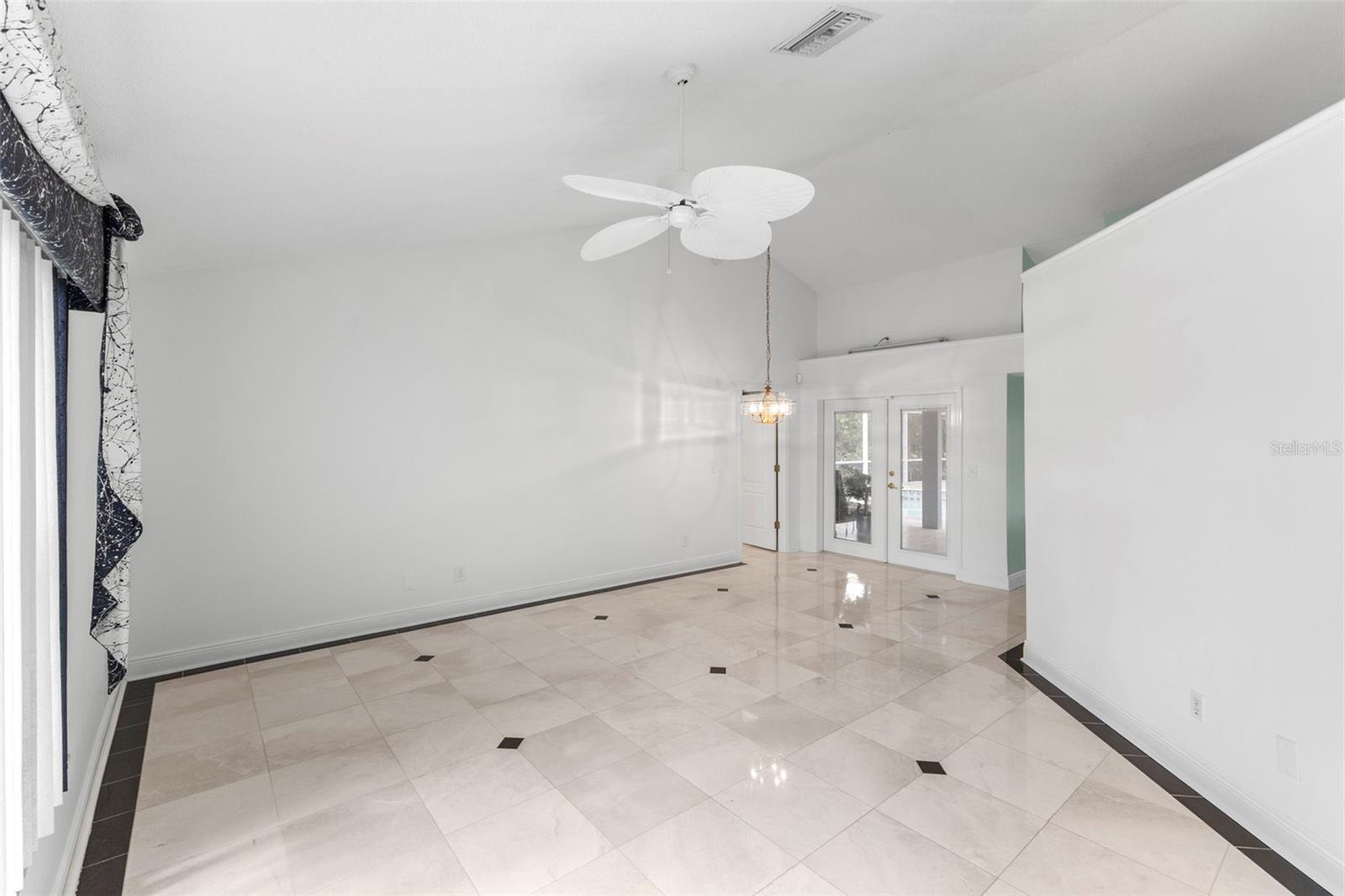 STRATFORD - Residential