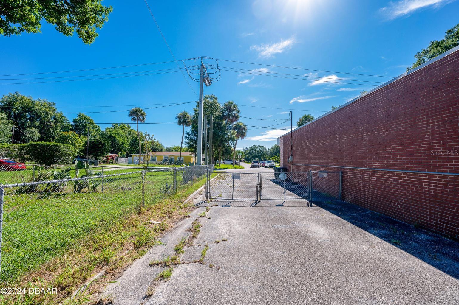 MASON & CARSWELLS HOLLY HILL - Commercial Sale