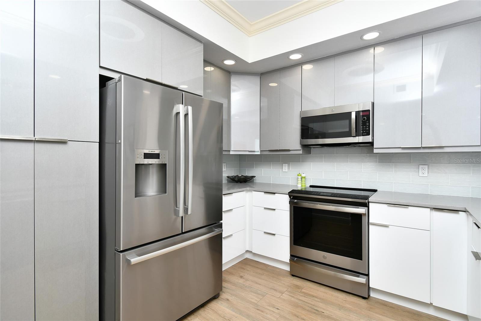 GRANDE ISLE TWRS I & II PH II - Residential