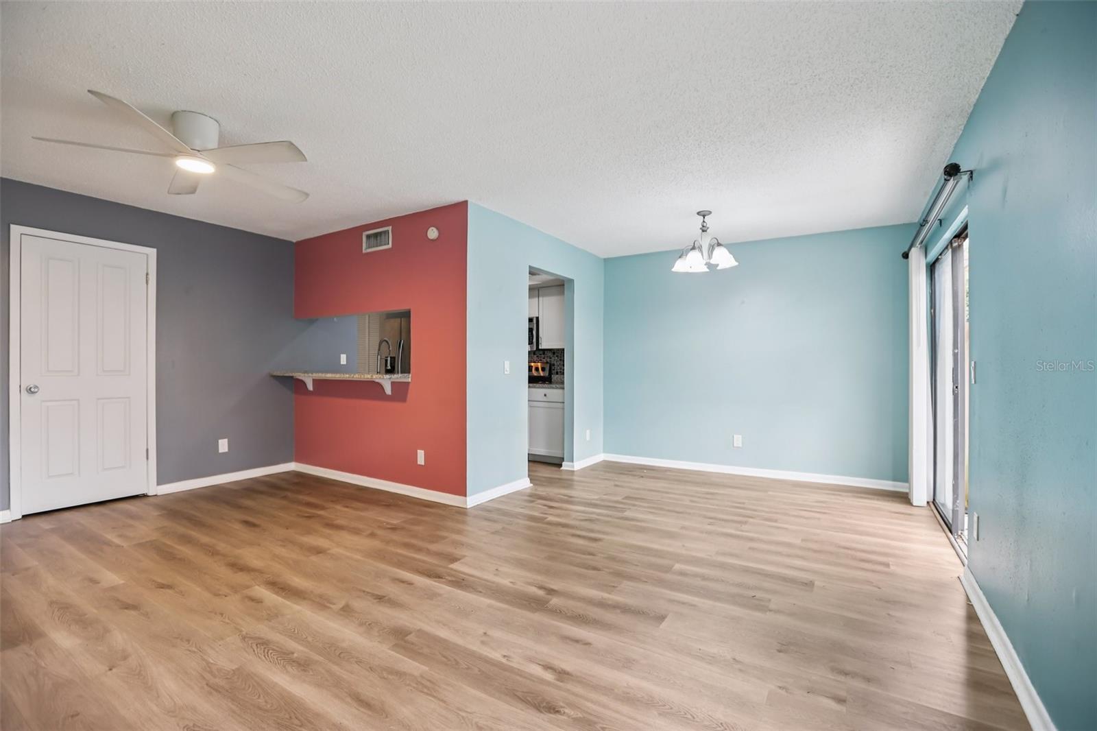 CARLYLE GARDEN TWNHMS A CON - Residential