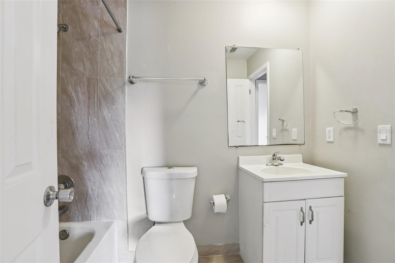 CARLYLE GARDEN TWNHMS A CON - Residential