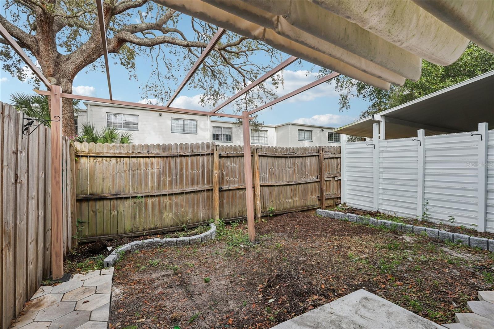 CARLYLE GARDEN TWNHMS A CON - Residential