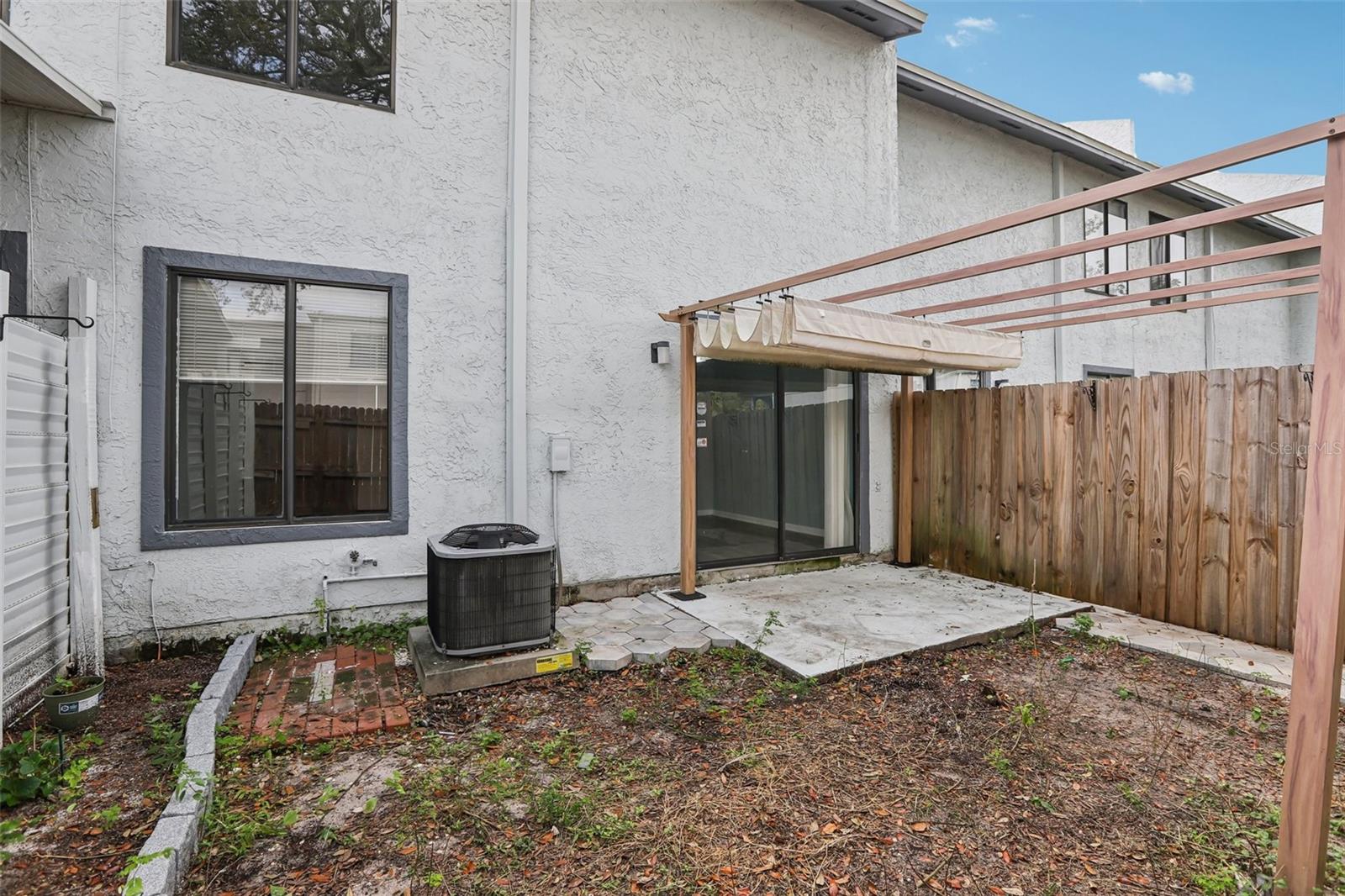 CARLYLE GARDEN TWNHMS A CON - Residential