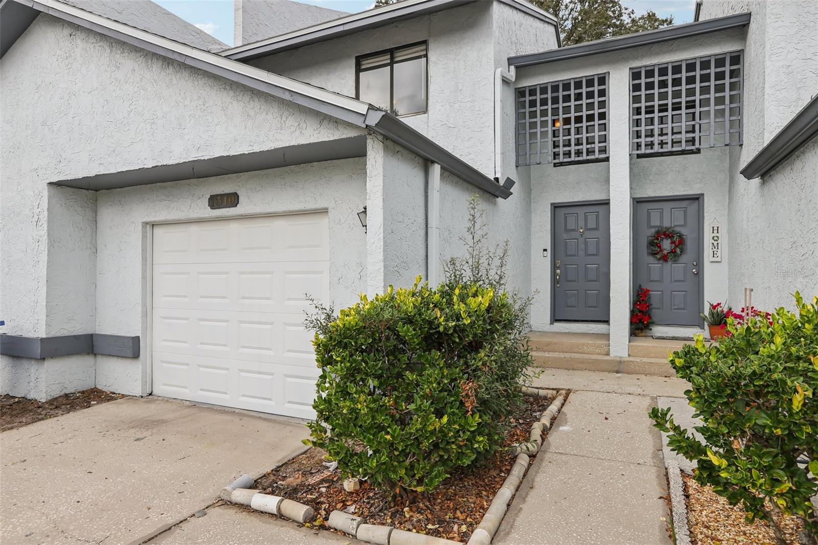 CARLYLE GARDEN TWNHMS A CON - Residential