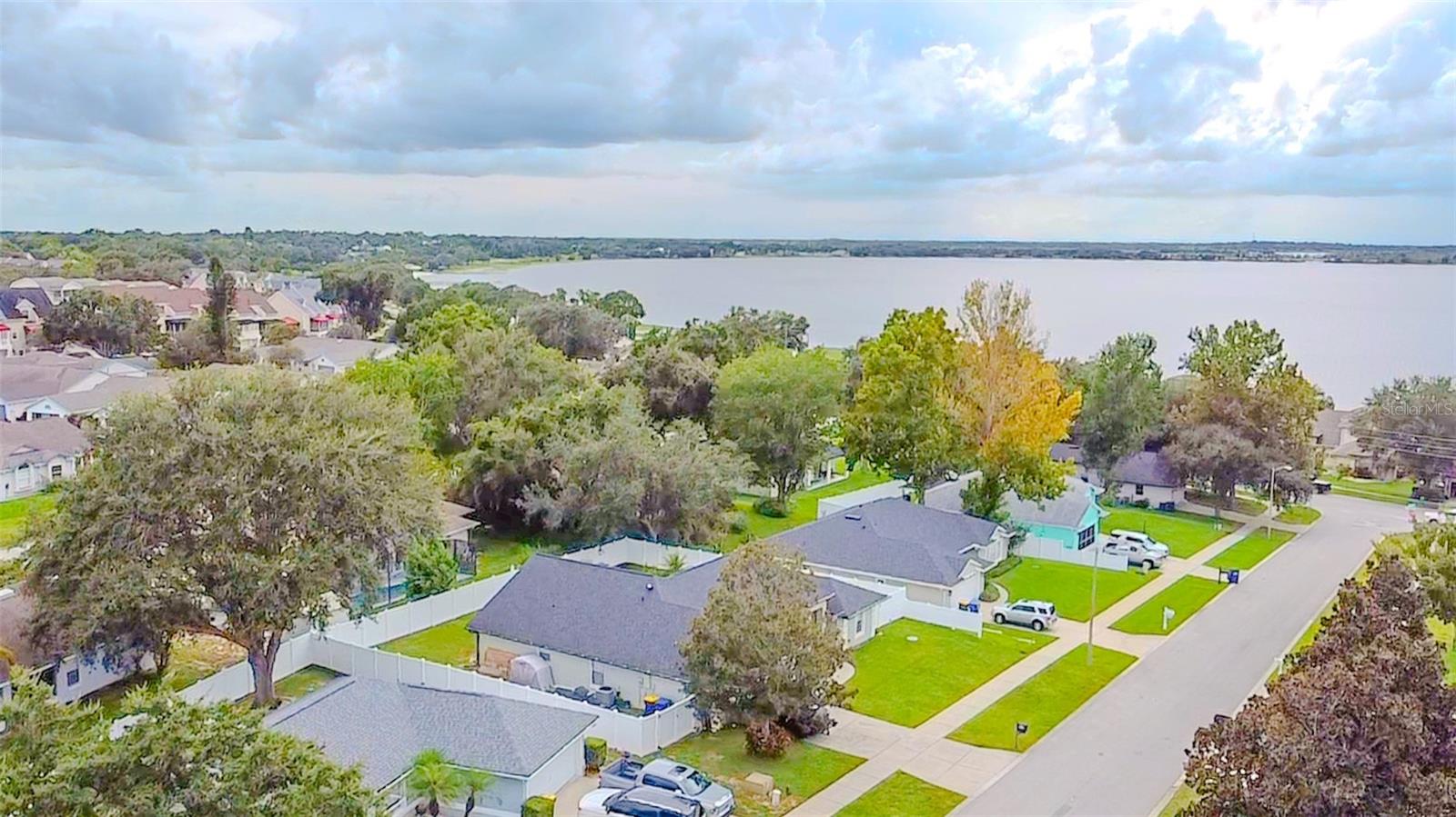 Just Listed – 408 Raymond St, Minneola, FL 34715
Welcome to this well-maintained 3-bedroom, 2-bathroom home in the heart of Minneola, Florida. Perfectly located in Lake County, this property combines comfort, convenience, and peace of mind with a newer roof and new water heater.
Inside, you’ll find spacious bedrooms, updated bathrooms, and a warm, inviting living area with plenty of room to relax or entertain. The kitchen provides ample cabinet space and modern appliances, making daily living both practical and enjoyable.
Step outside to your private backyard, perfect for gardening, weekend barbecues, or simply unwinding in the Florida sunshine.
Families will appreciate that this home is zoned for Grassy Lake Elementary, East Ridge Middle, and Lake Minneola High School—all part of the highly regarded Lake County School District.
Located just minutes from Highway 27, the Florida Turnpike, Clermont, Orlando, shopping, dining, and the scenic Lake Minneola waterfront, this home offers the ideal balance of small-town charm and big-city convenience.
If you’re searching for a move-in ready home in a welcoming community, 408 Raymond St is one you don’t want to miss!