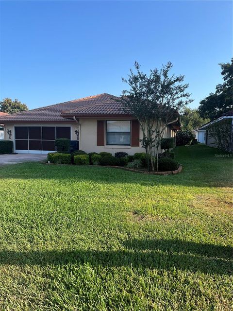 A home in WINTER HAVEN