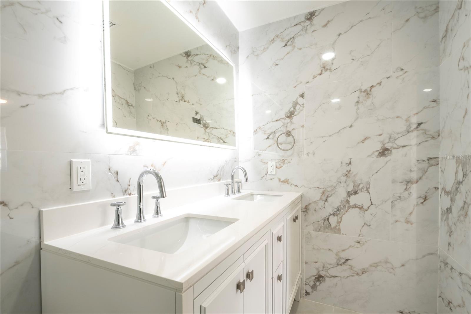 HARBOR PALMS-UNIT THREE - Residential