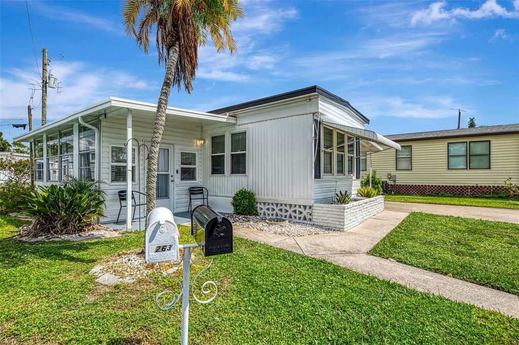 Photo of 259 Inner Drive E, Venice, FL 34285 (MLS # A4667170)