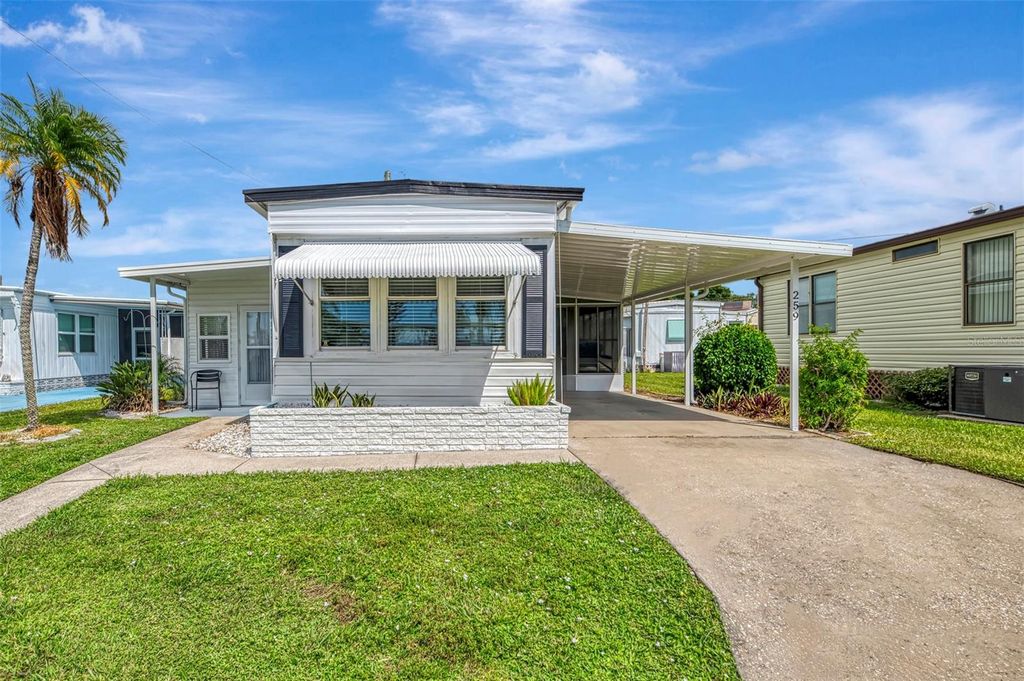Photo of 259 Inner Drive E, Venice, FL 34285 (MLS # A4667170)