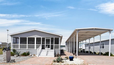 Photo of 10039 Sterling Avenue, Dade City, FL 33525 (MLS # TB8544125)