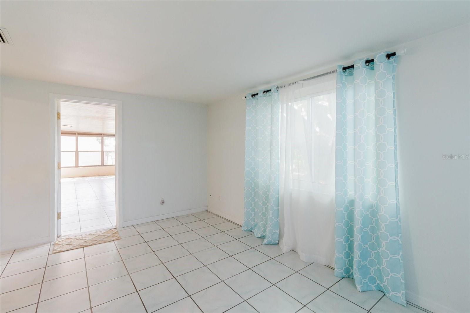 ALOHA GARDENS UNIT 10 PB 11 PGS 80-81 LOT 1135 - Residential