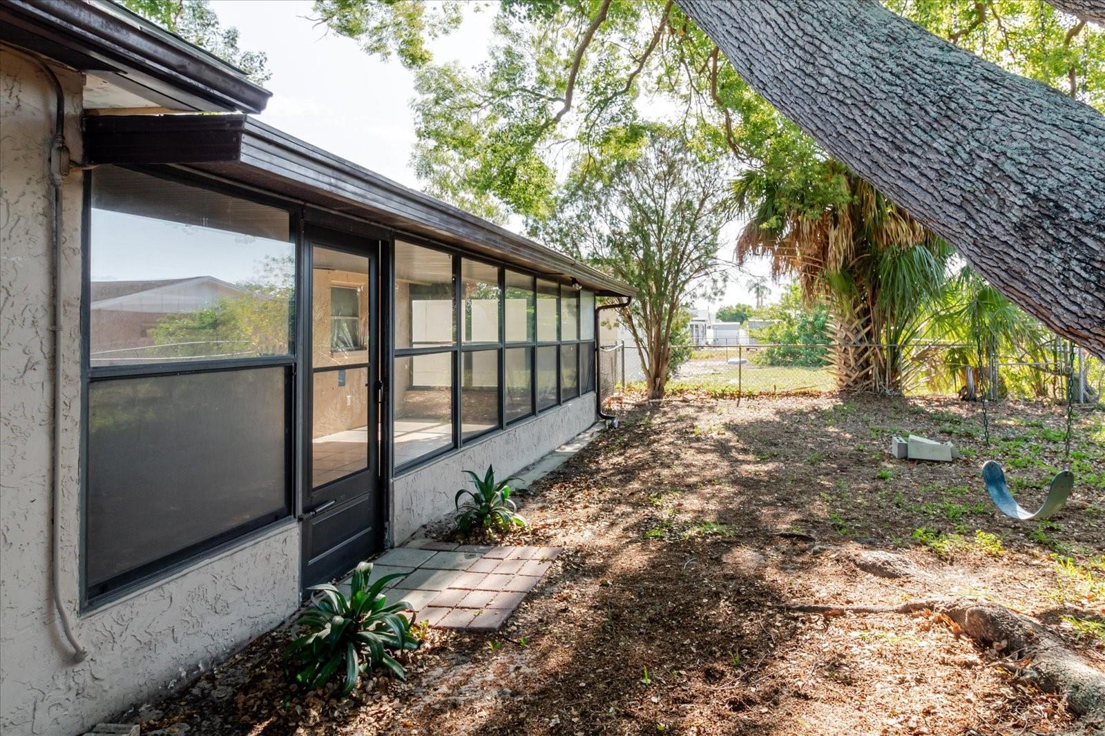 ALOHA GARDENS UNIT 10 PB 11 PGS 80-81 LOT 1135 - Residential