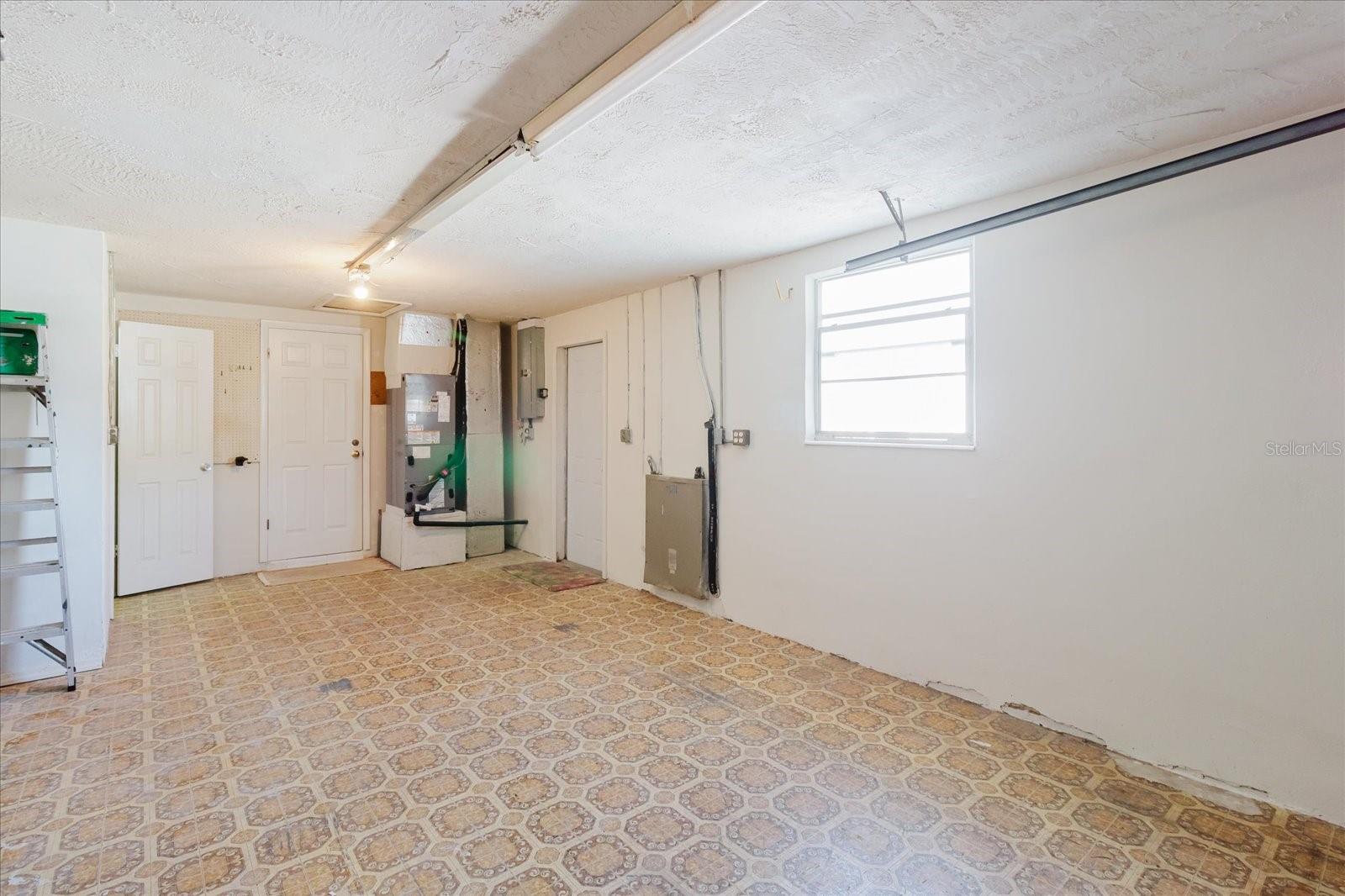 ALOHA GARDENS UNIT 10 PB 11 PGS 80-81 LOT 1135 - Residential