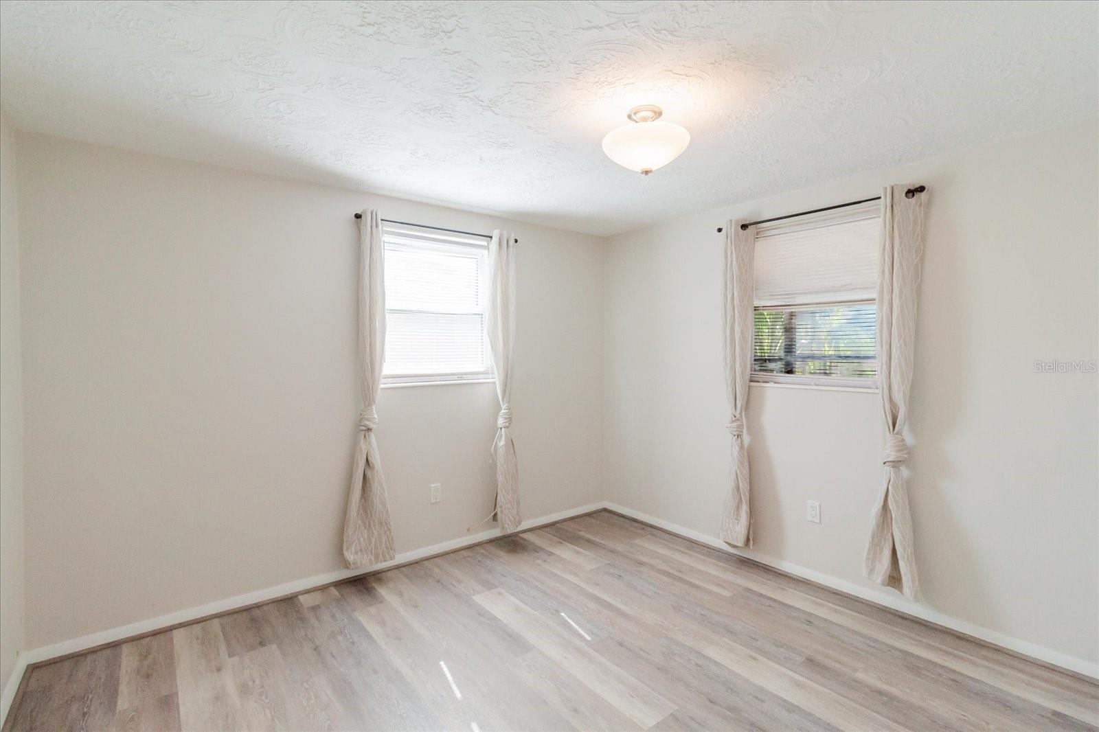 ALOHA GARDENS UNIT 10 PB 11 PGS 80-81 LOT 1135 - Residential