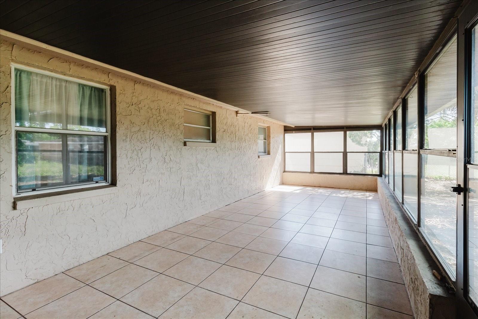 ALOHA GARDENS UNIT 10 PB 11 PGS 80-81 LOT 1135 - Residential