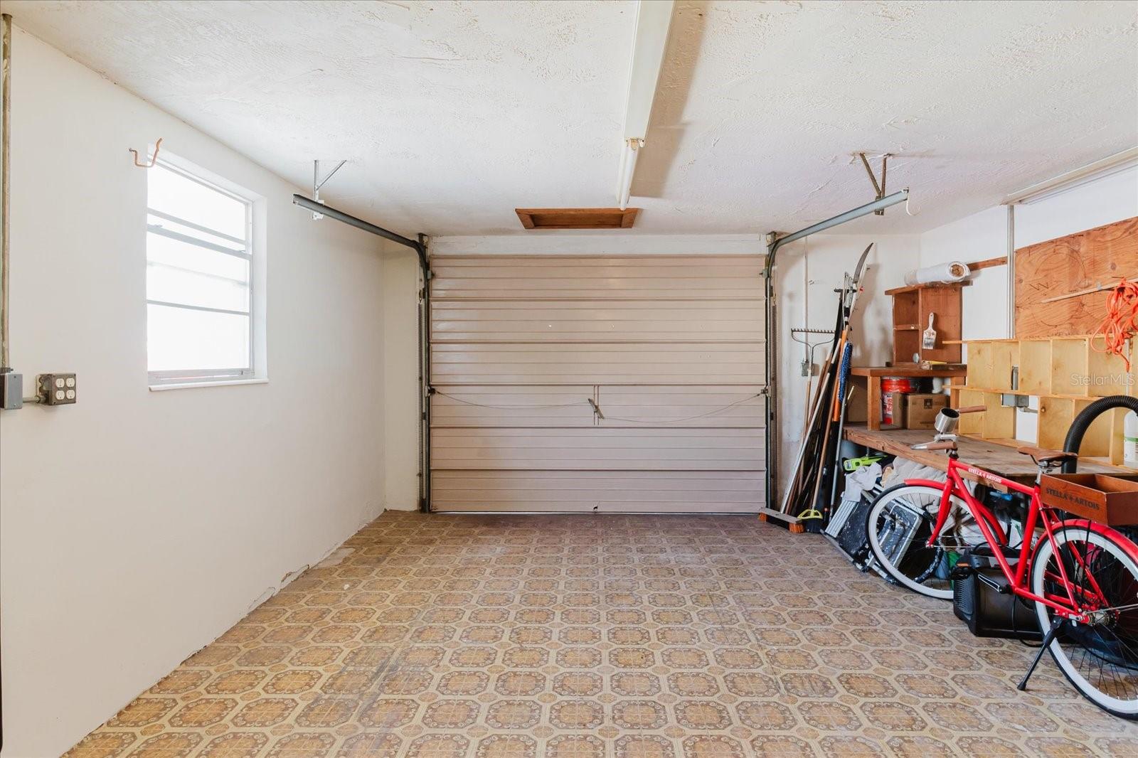 ALOHA GARDENS UNIT 10 PB 11 PGS 80-81 LOT 1135 - Residential