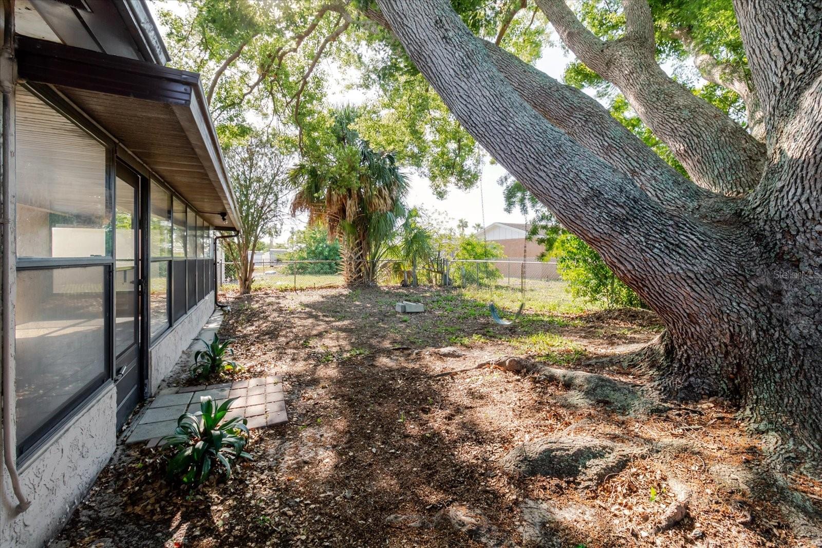 ALOHA GARDENS UNIT 10 PB 11 PGS 80-81 LOT 1135 - Residential