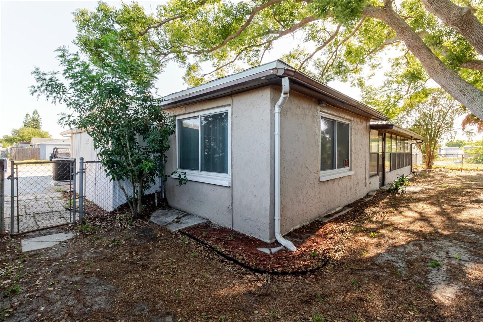 ALOHA GARDENS UNIT 10 PB 11 PGS 80-81 LOT 1135 - Residential