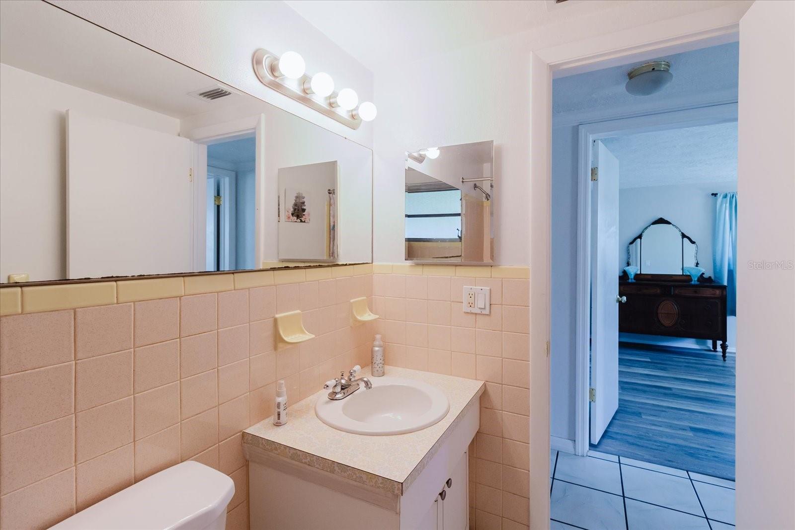 ALOHA GARDENS UNIT 10 PB 11 PGS 80-81 LOT 1135 - Residential