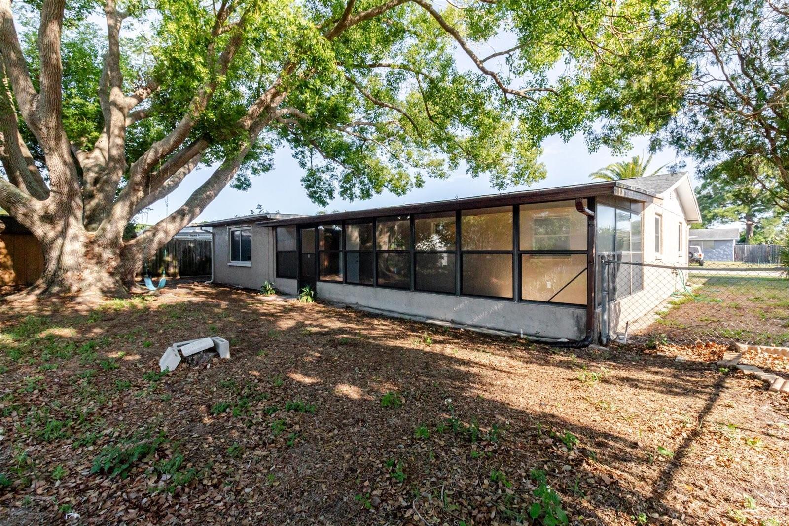 ALOHA GARDENS UNIT 10 PB 11 PGS 80-81 LOT 1135 - Residential