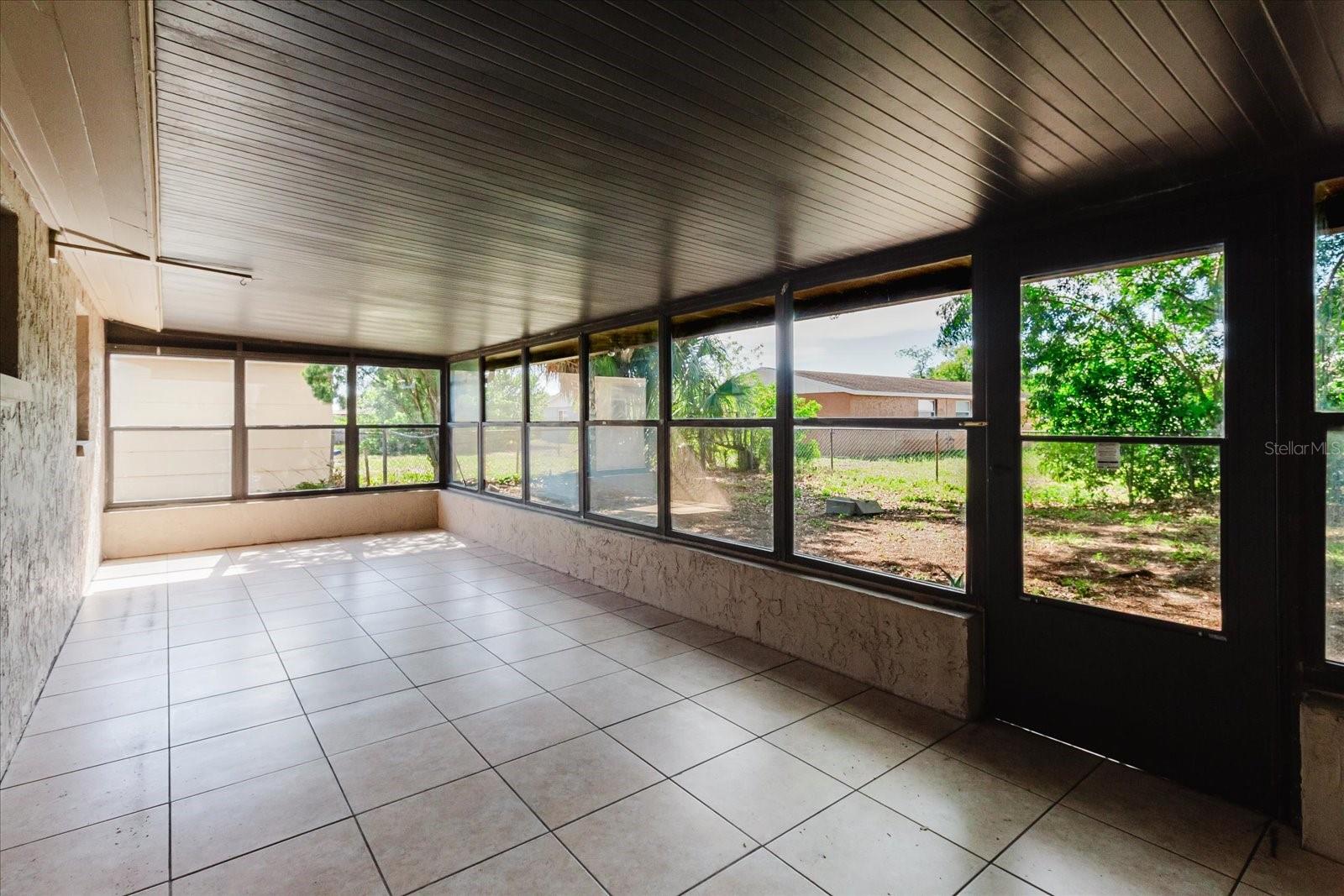 ALOHA GARDENS UNIT 10 PB 11 PGS 80-81 LOT 1135 - Residential