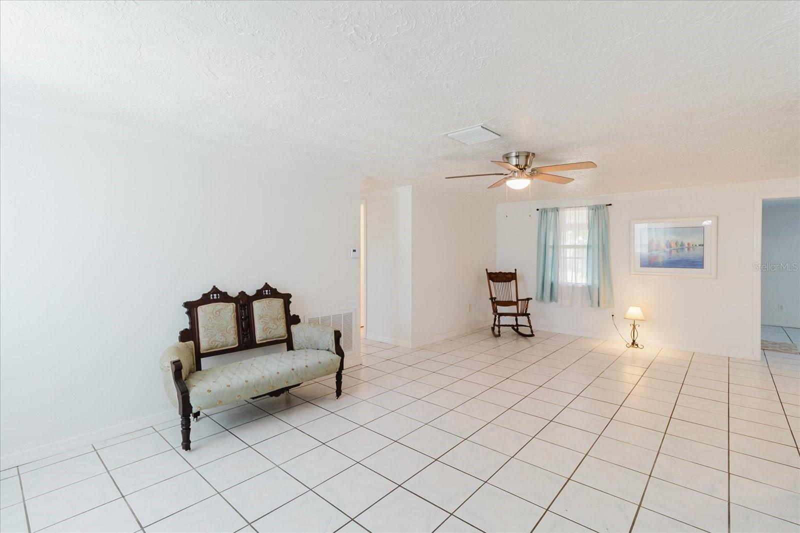 ALOHA GARDENS UNIT 10 PB 11 PGS 80-81 LOT 1135 - Residential