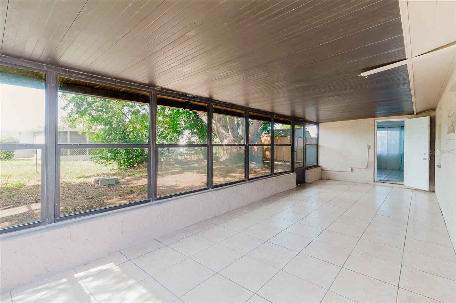 ALOHA GARDENS UNIT 10 PB 11 PGS 80-81 LOT 1135 - Residential