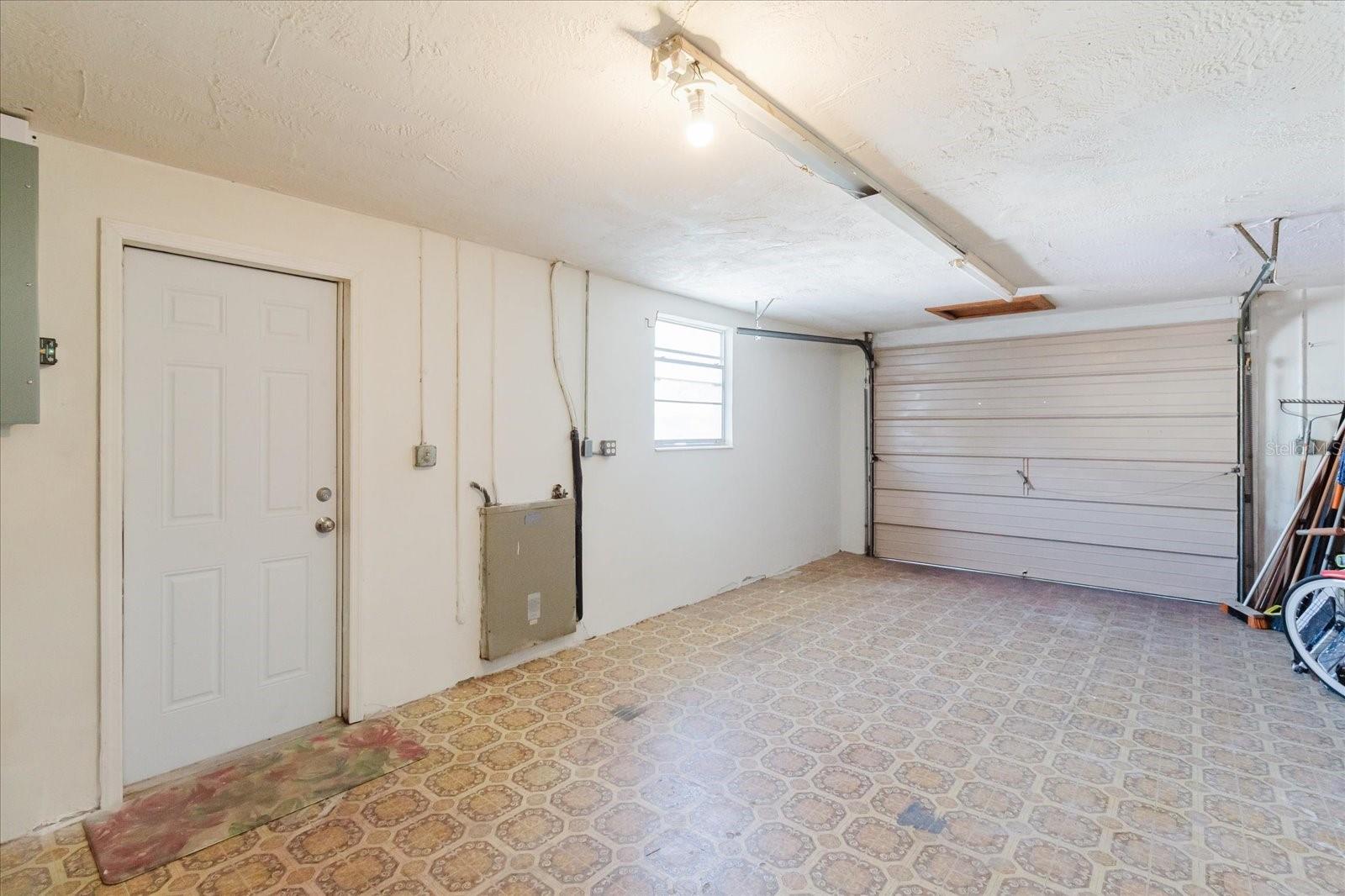 ALOHA GARDENS UNIT 10 PB 11 PGS 80-81 LOT 1135 - Residential