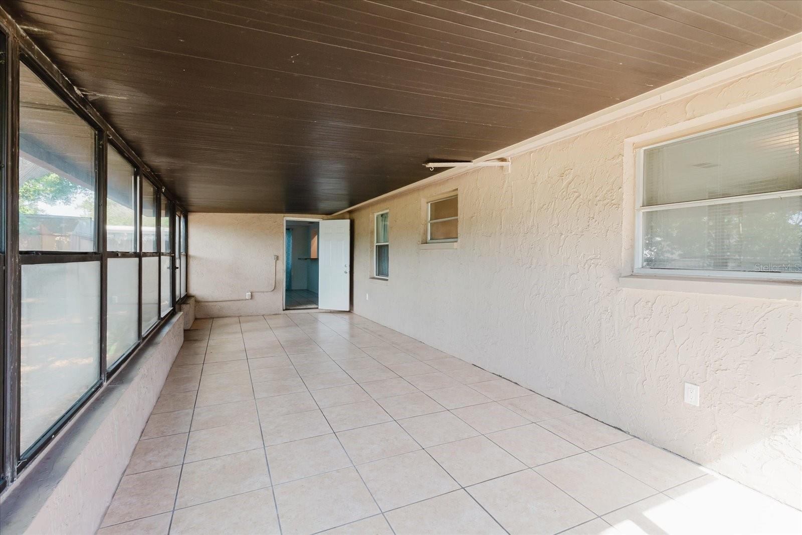 ALOHA GARDENS UNIT 10 PB 11 PGS 80-81 LOT 1135 - Residential