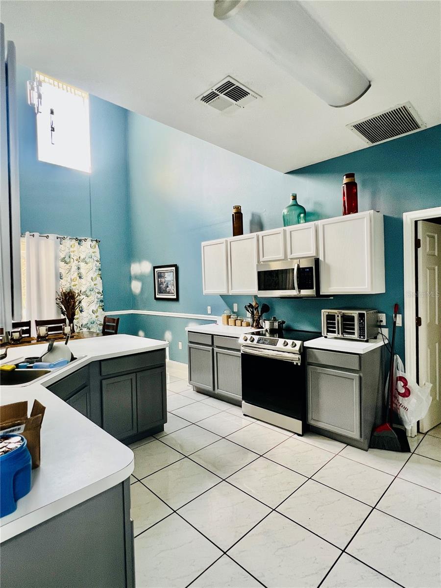 JASMINE POINTE AT CRESCENT LAKES - Residential