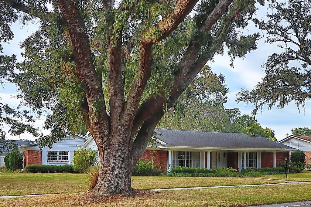 Photo of 10502 Lake Carroll Way, Tampa, FL 33618 (MLS # TB8450930)