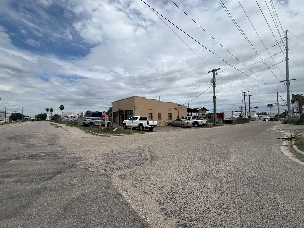 Photo of 4301 E Broadway Avenue, Tampa, FL 33605 (MLS # TB8518807)