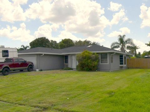 382 NE GENESEE AVENUE NE PORT ST LUCIE FL 34983