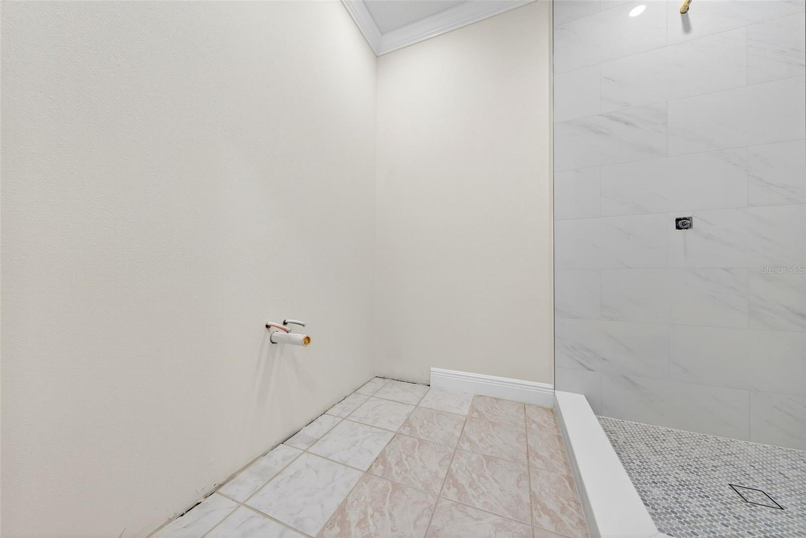 SIESTA PROPERTIES INC - Residential