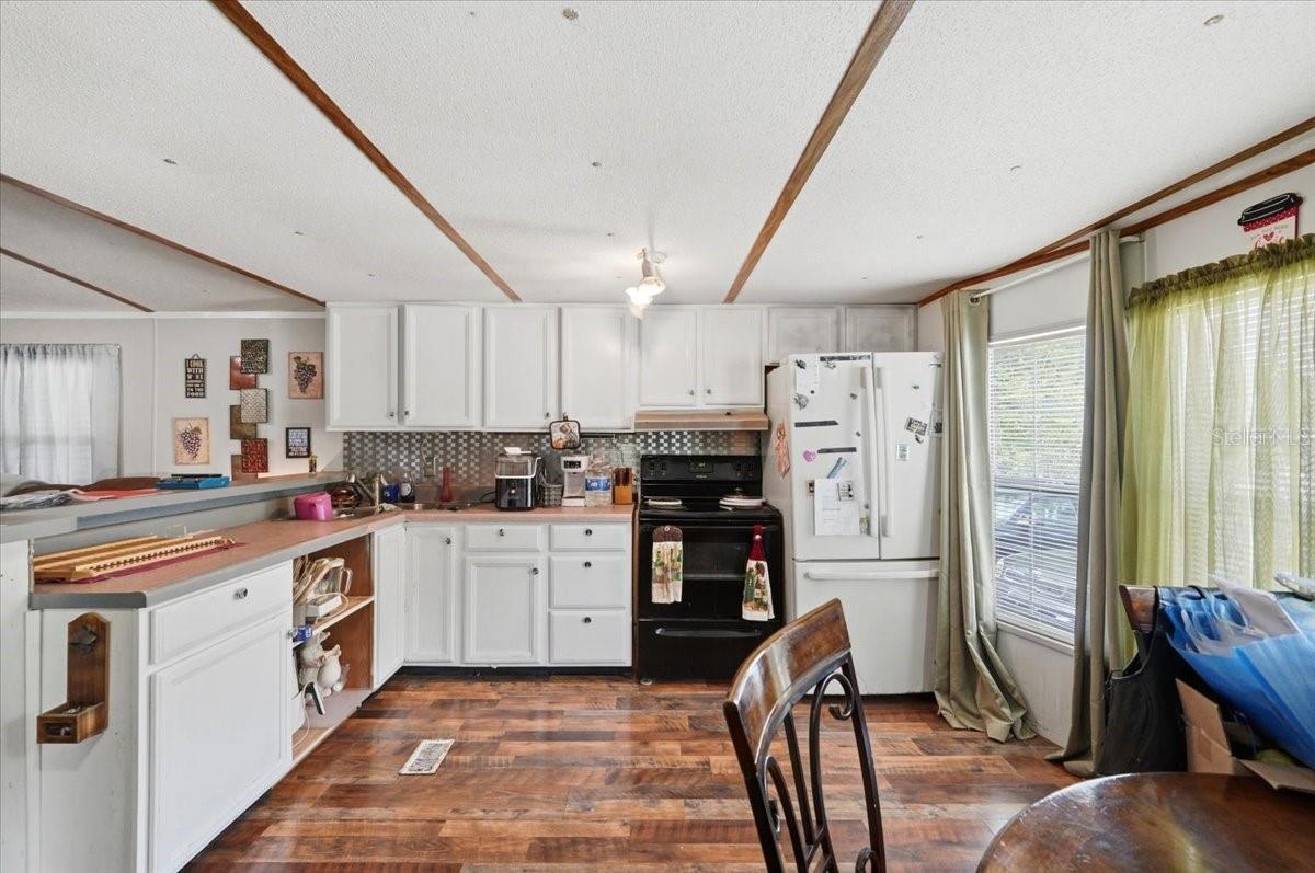 LAKE MARIANA ACRES - Residential
