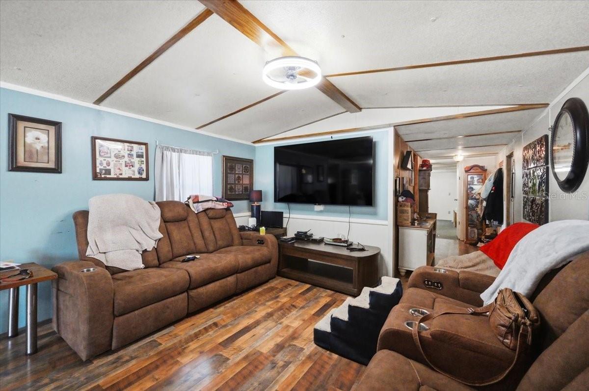 LAKE MARIANA ACRES - Residential